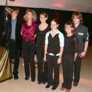 Flachgauer Rohdiamanten der klassischen Musik: Von links Andreas Herzog, Sibylle Schefczik, Melanie Staudinger, Daniela Fellner, Alexandra Moser, Bernhard Moser. Foto: Werner Bacher